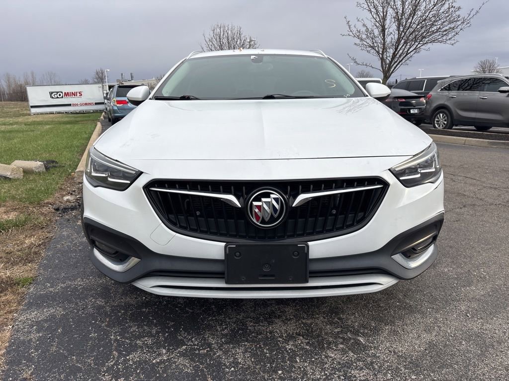 Used 2018 Buick Regal Essence w/ Driver Confidence Package #1 image 2