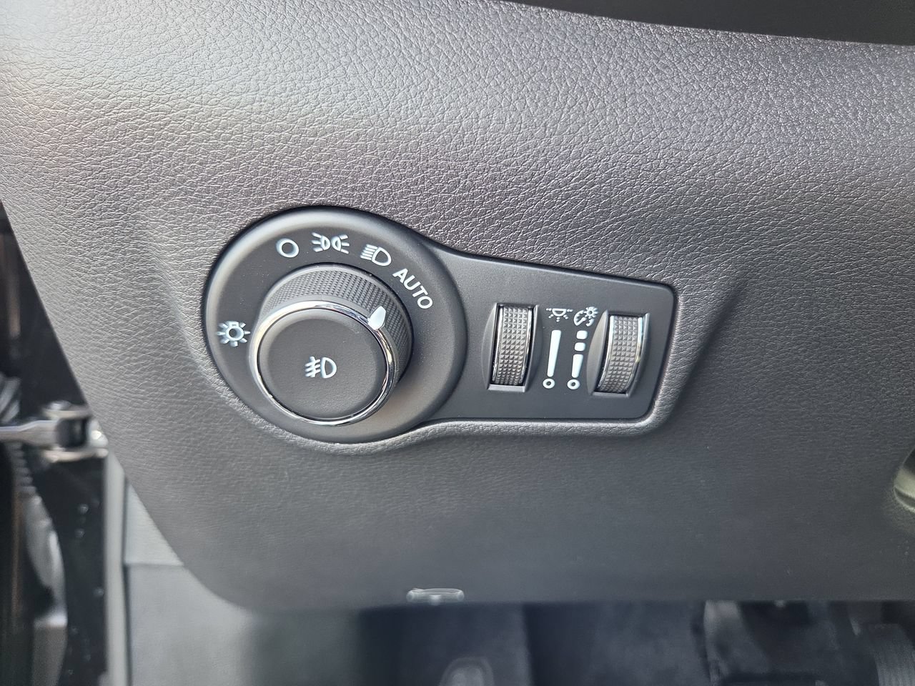 New 2026 Jeep Compass Limited w/ Sun, Sound & Navigation Group AWD/4WD image 31