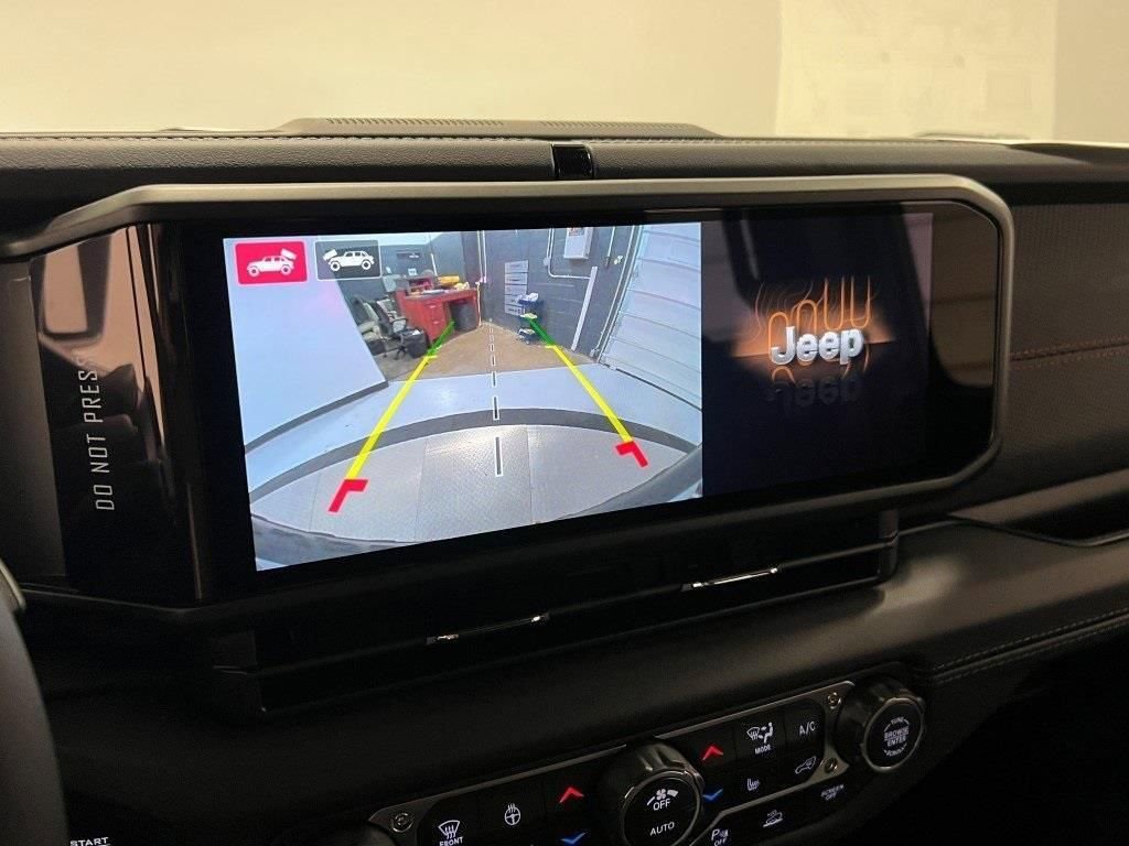 New 2026 Jeep Wrangler Unlimited Rubicon w/ Safety Group image 24