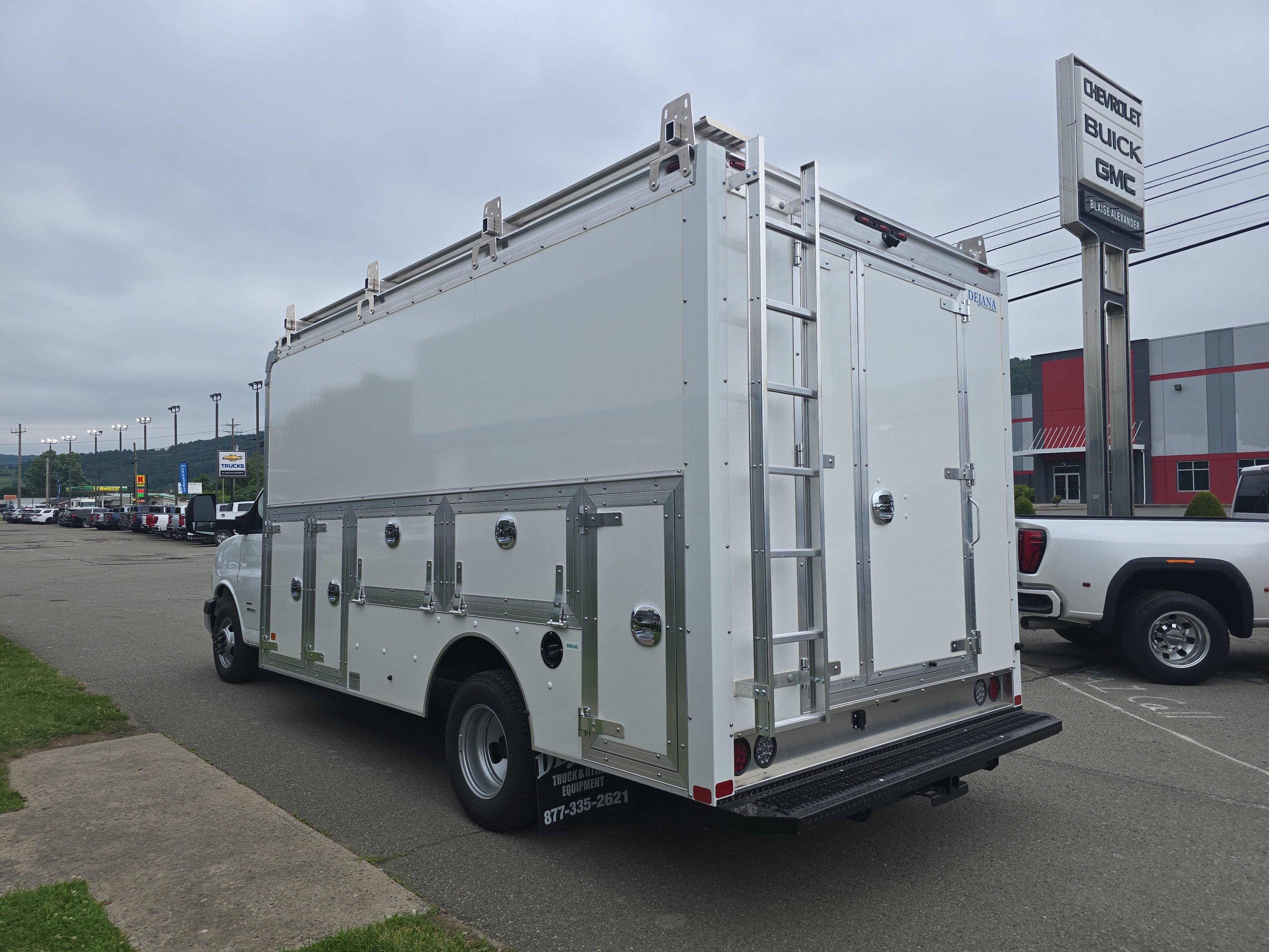 New 2025 Chevrolet Express 4500 Extended w/ Power Convenience Package image 7