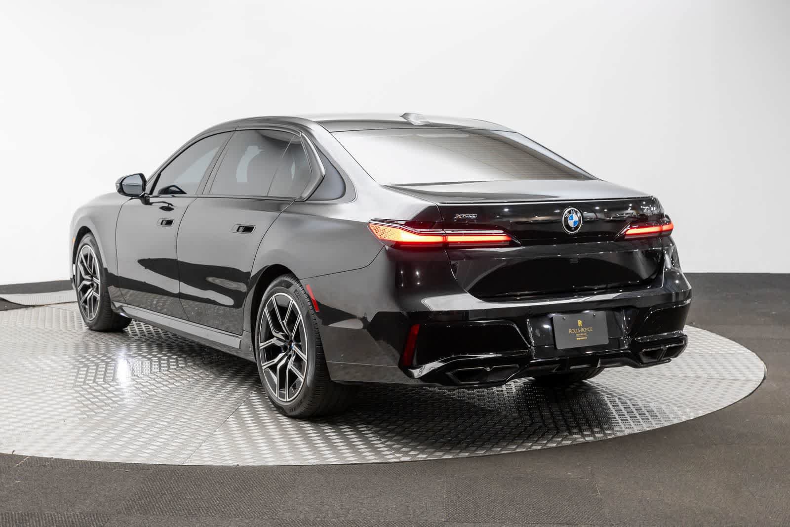 Used 2024 BMW 760i xDrive w/ Executive Package AWD/4WD image 4