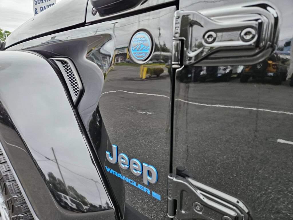 Used 2024 Jeep Wrangler High Altitude AWD/4WD image 11