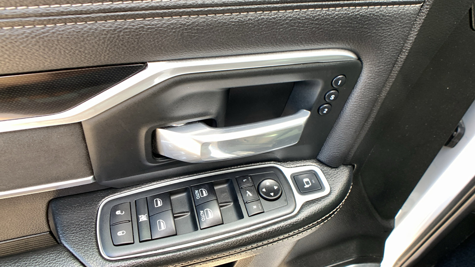 Used 2020 RAM 2500 Laramie AWD/4WD image 12