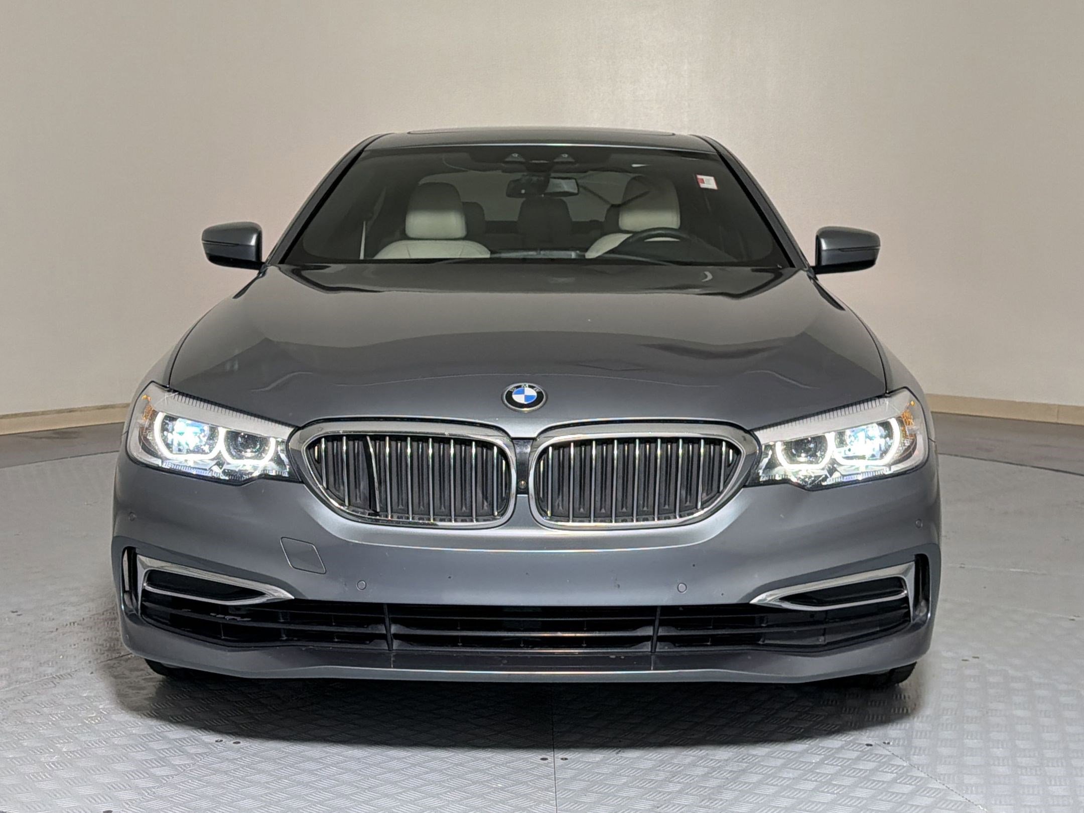 Used 2020 BMW 530e w/ Premium Package RWD image 6