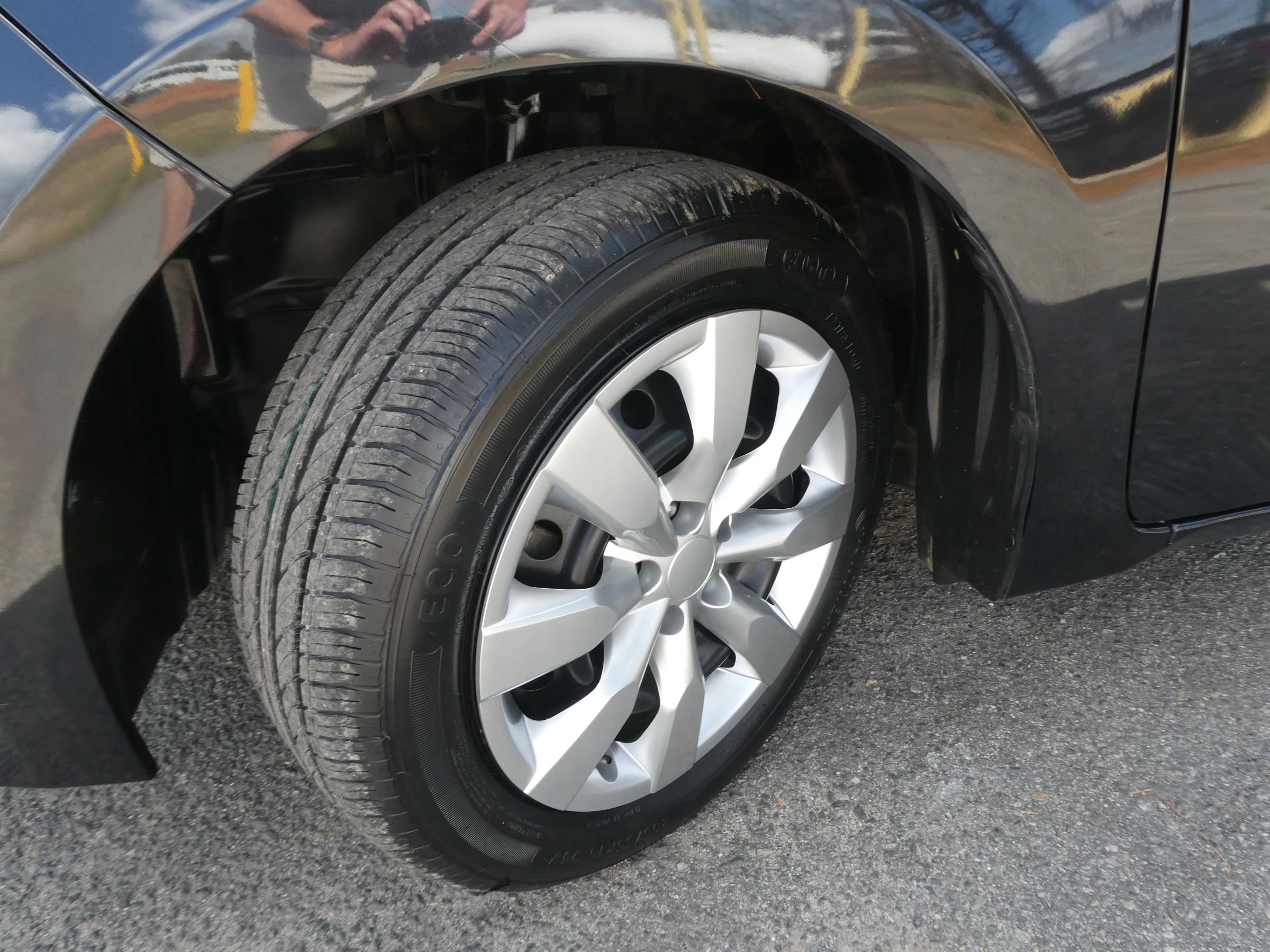 Used 2015 Toyota Corolla LE FWD image 28