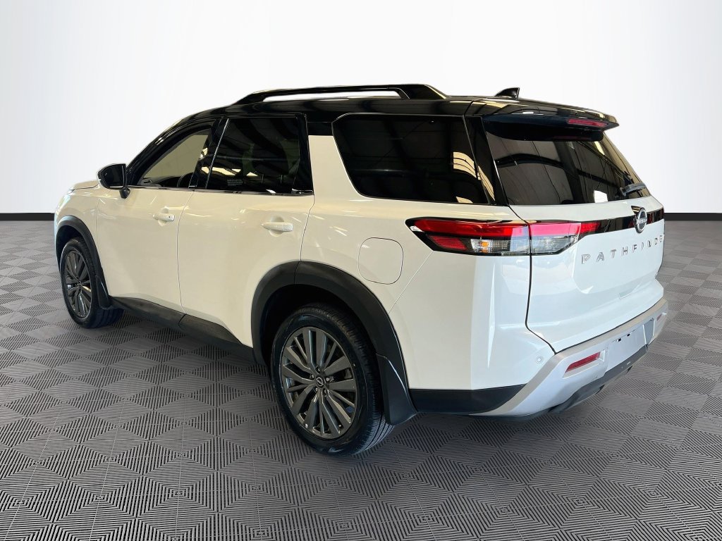 Used 2024 Nissan Pathfinder SL w/ SL Premium Package FWD image 5