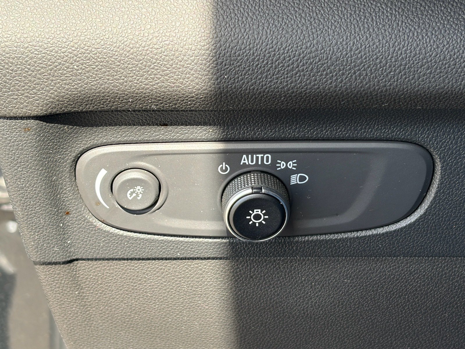 Used 2023 Buick Envision Preferred FWD image 19