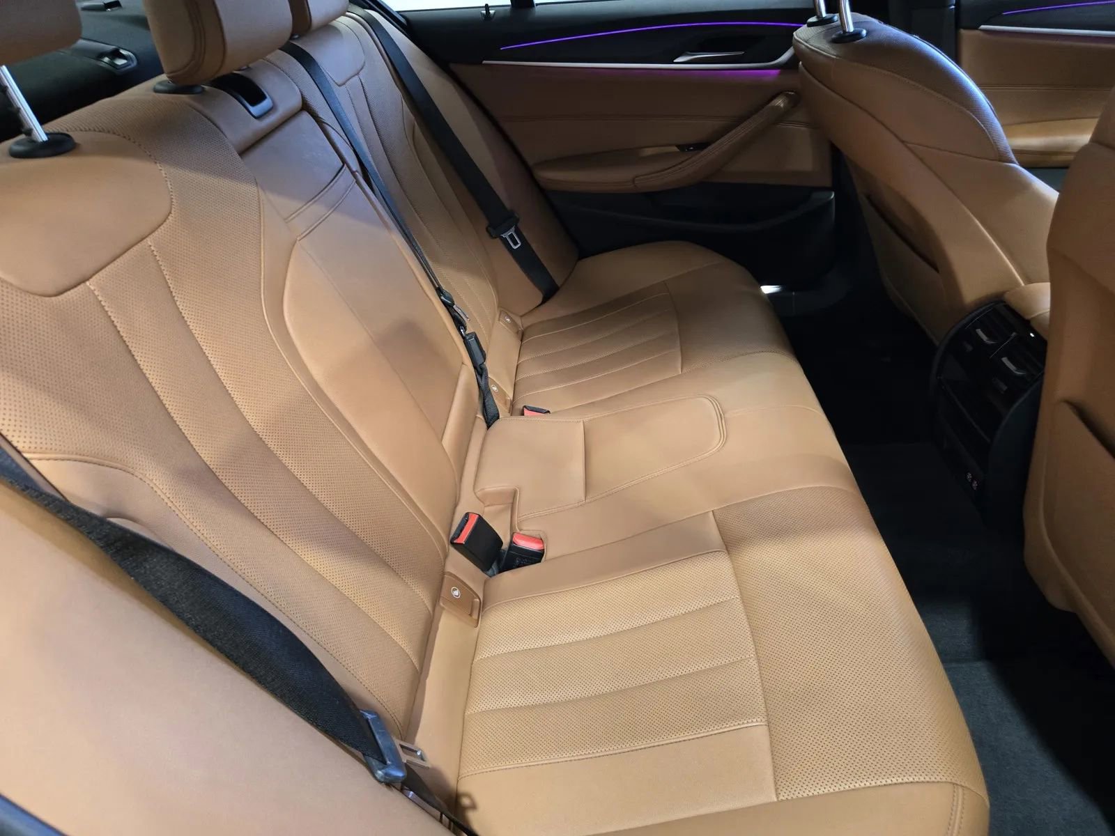 Used 2023 BMW 530i w/ M Sport Package RWD image 9