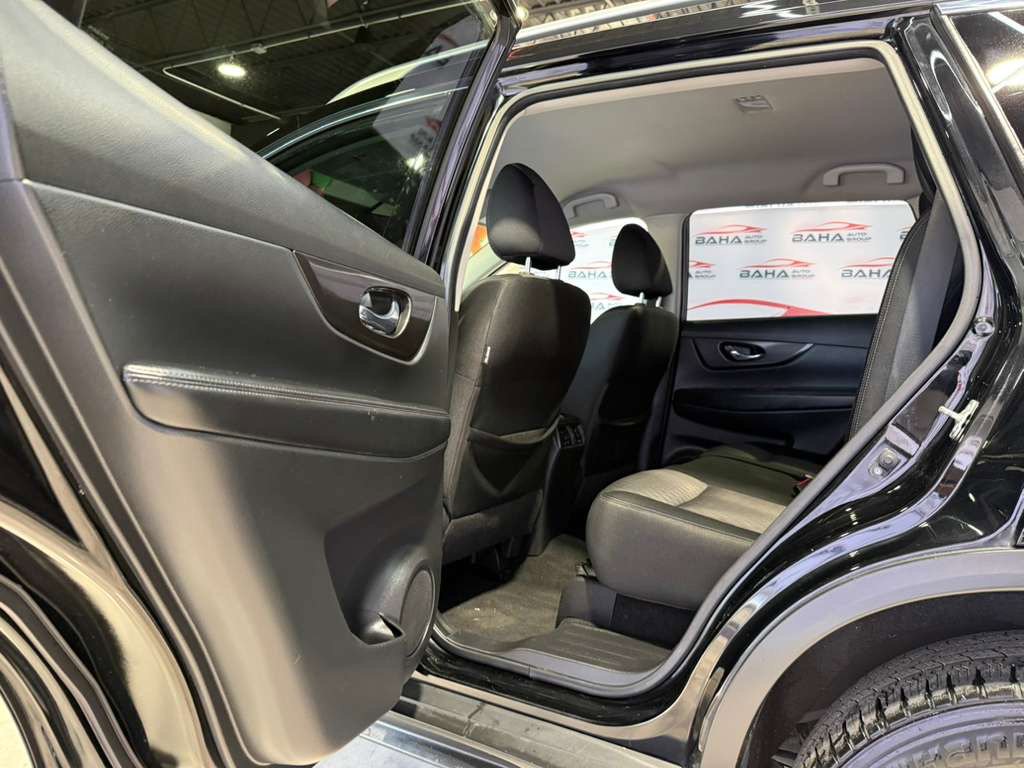 Used 2018 Nissan Rogue SV image 35