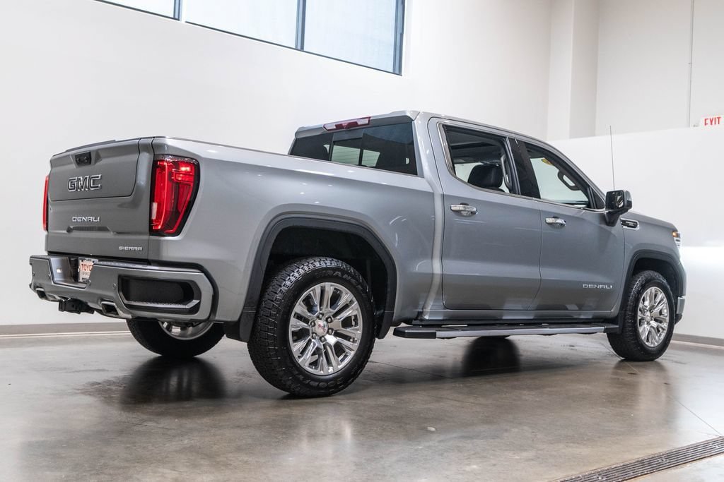 Used 2025 GMC Sierra 1500 Denali w/ Denali Carbonpro Edition AWD/4WD image 11