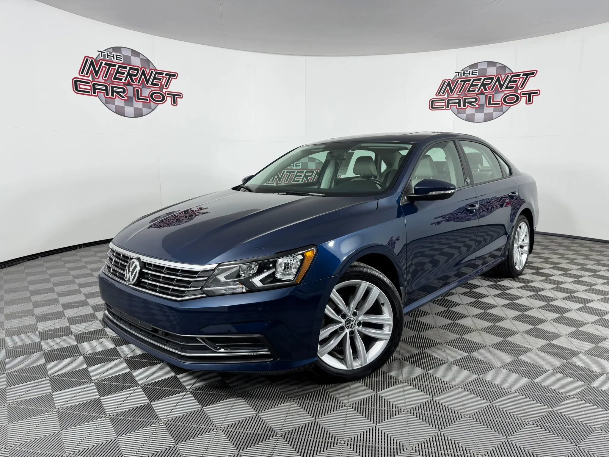 Used 2019 Volkswagen Passat 2.0T Wolfsburg w/ Wheels & Sunroof Package image 1