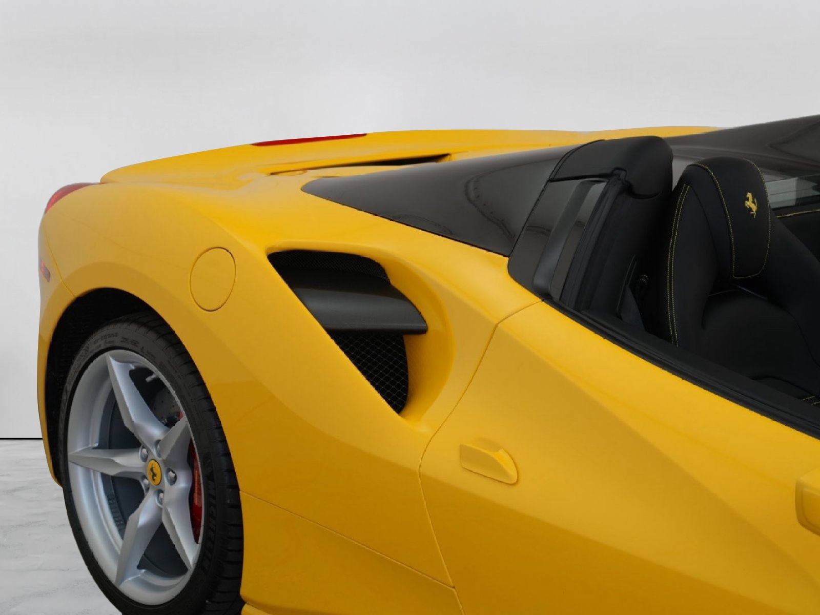 Used 2018 Ferrari 488 Spider RWD image 3
