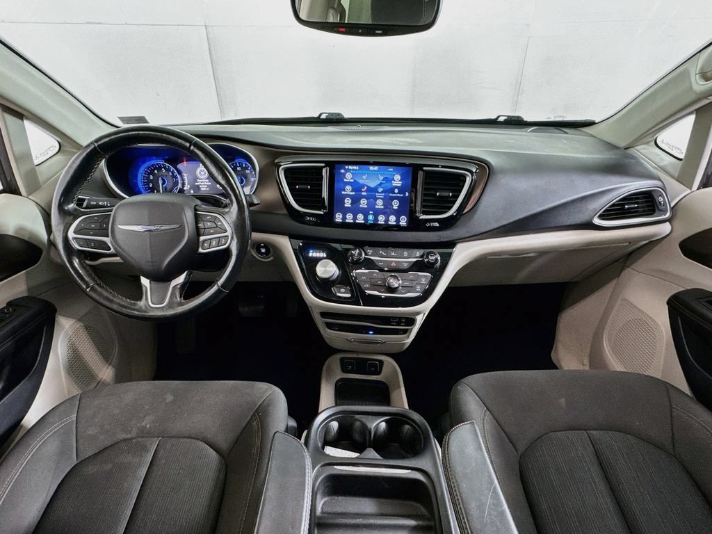 Used 2019 Chrysler Pacifica Touring Plus w/ Advanced Safetytec Group FWD image 31