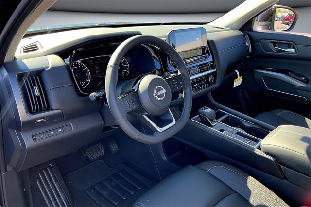 New 2025 Nissan Pathfinder SL image 7