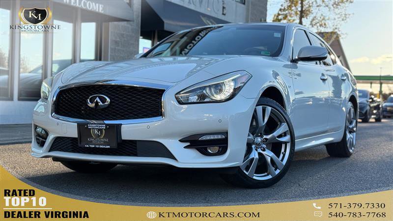 Used 2017 INFINITI Q70 3.7 w/ Technology Package