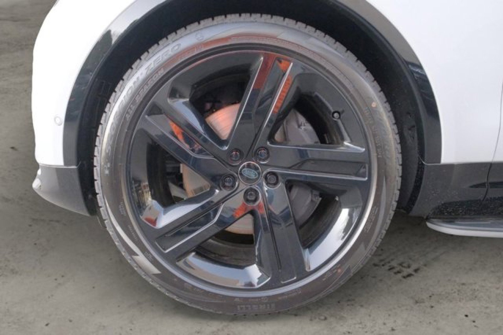 New 2025 Land Rover Discovery Dynamic SE image 10