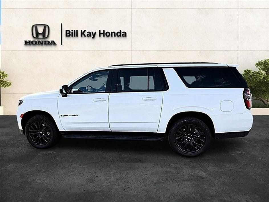 Used 2024 Chevrolet Suburban RST w/ Luxury Package AWD/4WD image 3