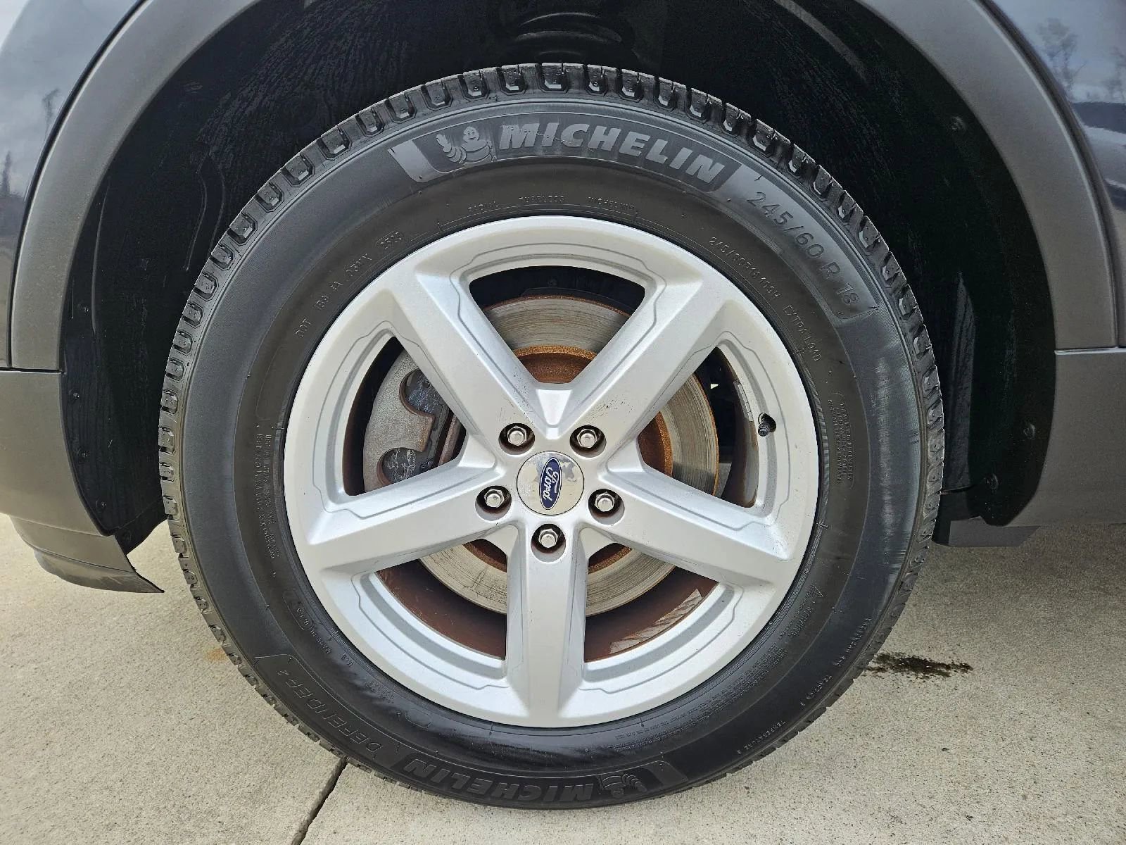 Used 2017 Ford Explorer XLT w/ Equipment Group 202A AWD/4WD image 9