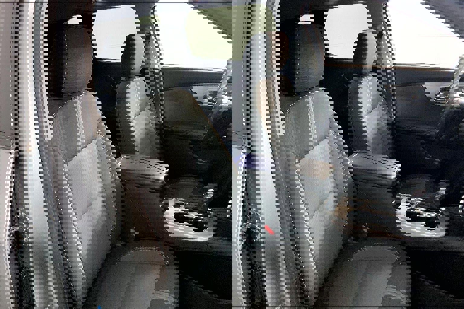 Used 2025 Chevrolet Blazer LT image 7