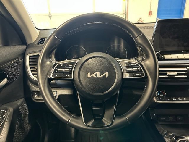 Used 2022 Kia Seltos S FWD image 14