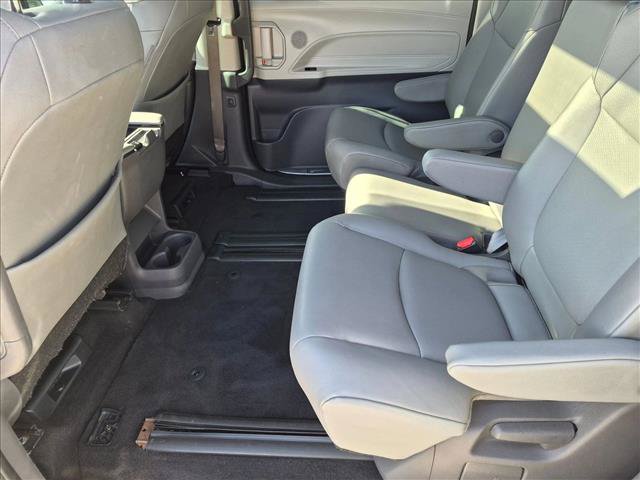 Used 2021 Toyota Sienna XLE FWD image 16