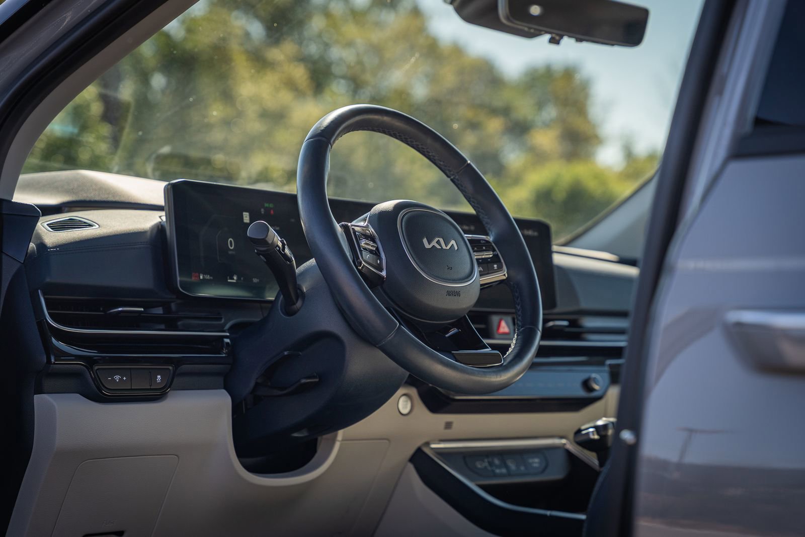 Used 2025 Kia Carnival SX Prestige image 27