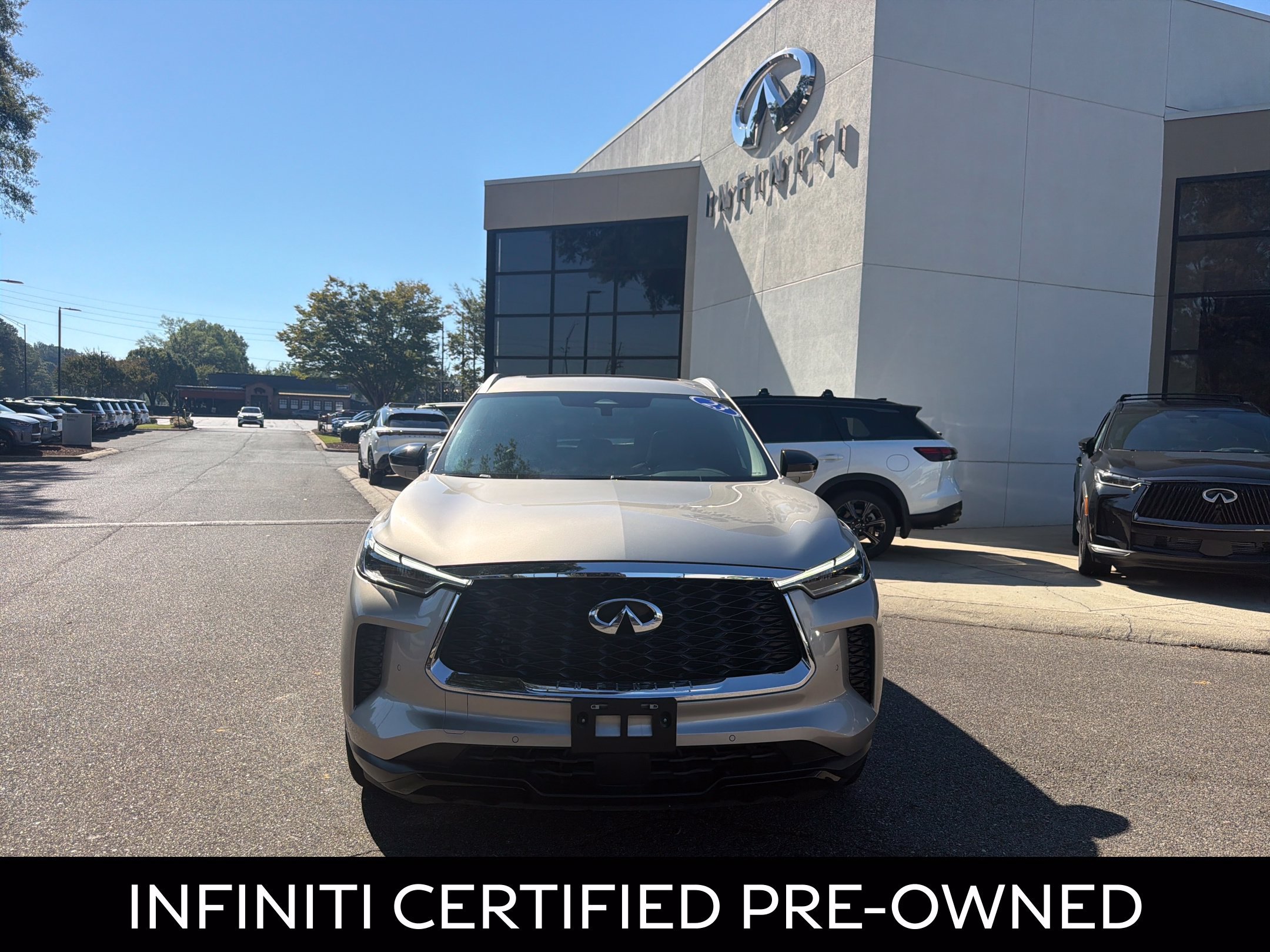 Certified 2023 INFINITI QX60 Luxe w/ Cargo Package AWD/4WD image 3