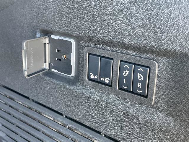 New 2025 Chevrolet Suburban High Country image 48