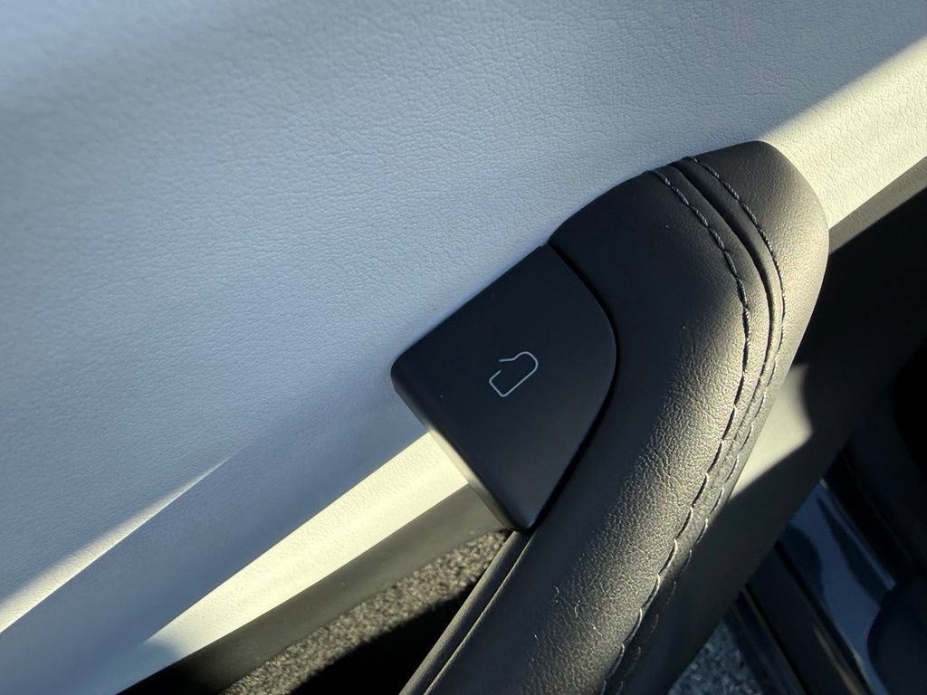 Used 2025 Tesla Model 3 Long Range RWD image 19