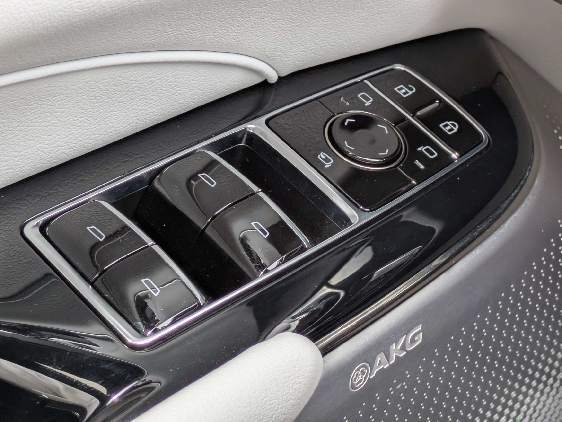 Certified 2024 Cadillac Lyriq Luxury RWD image 18