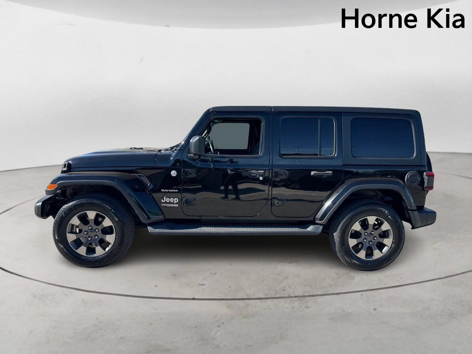 Used 2018 Jeep Wrangler Unlimited Sahara AWD/4WD image 6