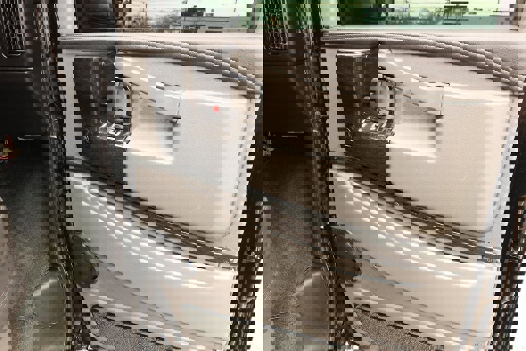 Used 2018 GMC Savana 2500 Extended w/ Enhanced Convenience Package image 32