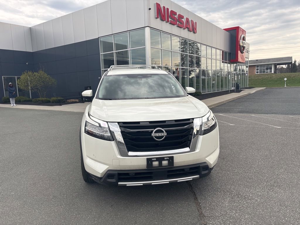 Used 2023 Nissan Pathfinder SL image 2