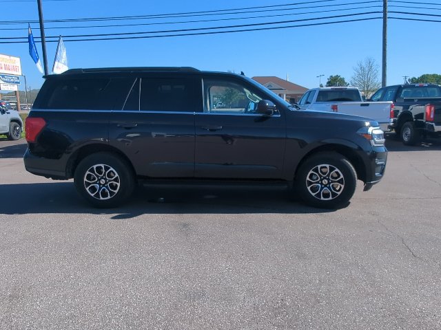 Used 2024 Ford Expedition XLT AWD/4WD image 32