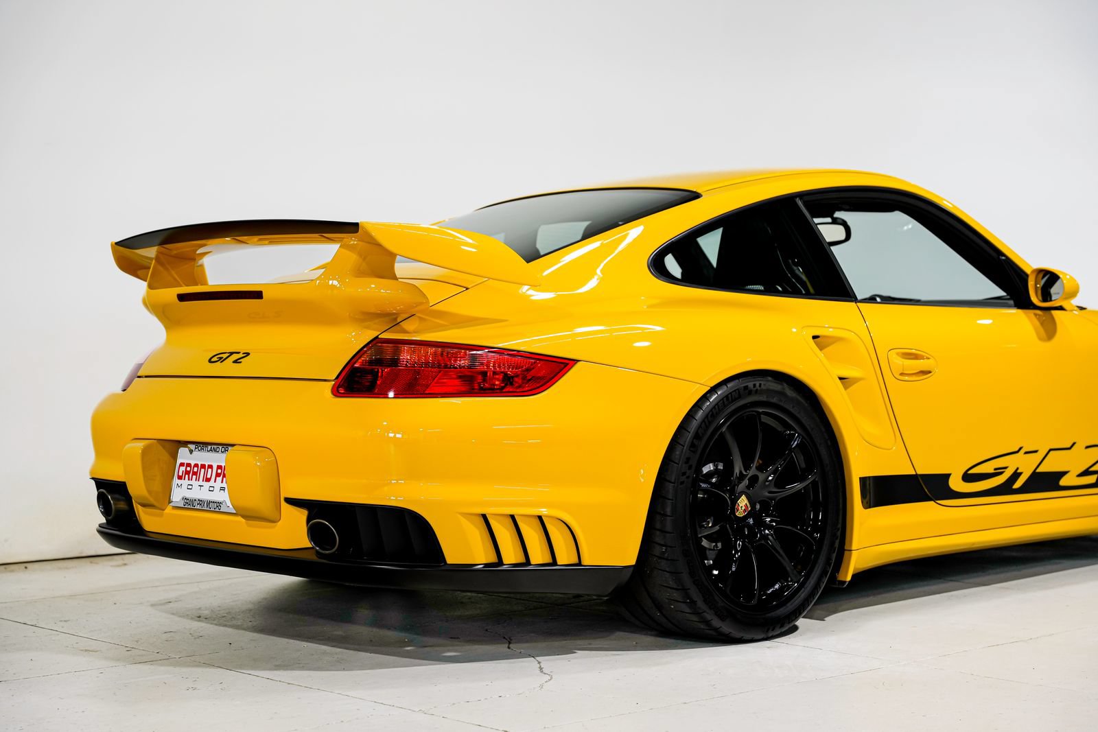 Used 2008 Porsche 911 GT2 RWD image 28