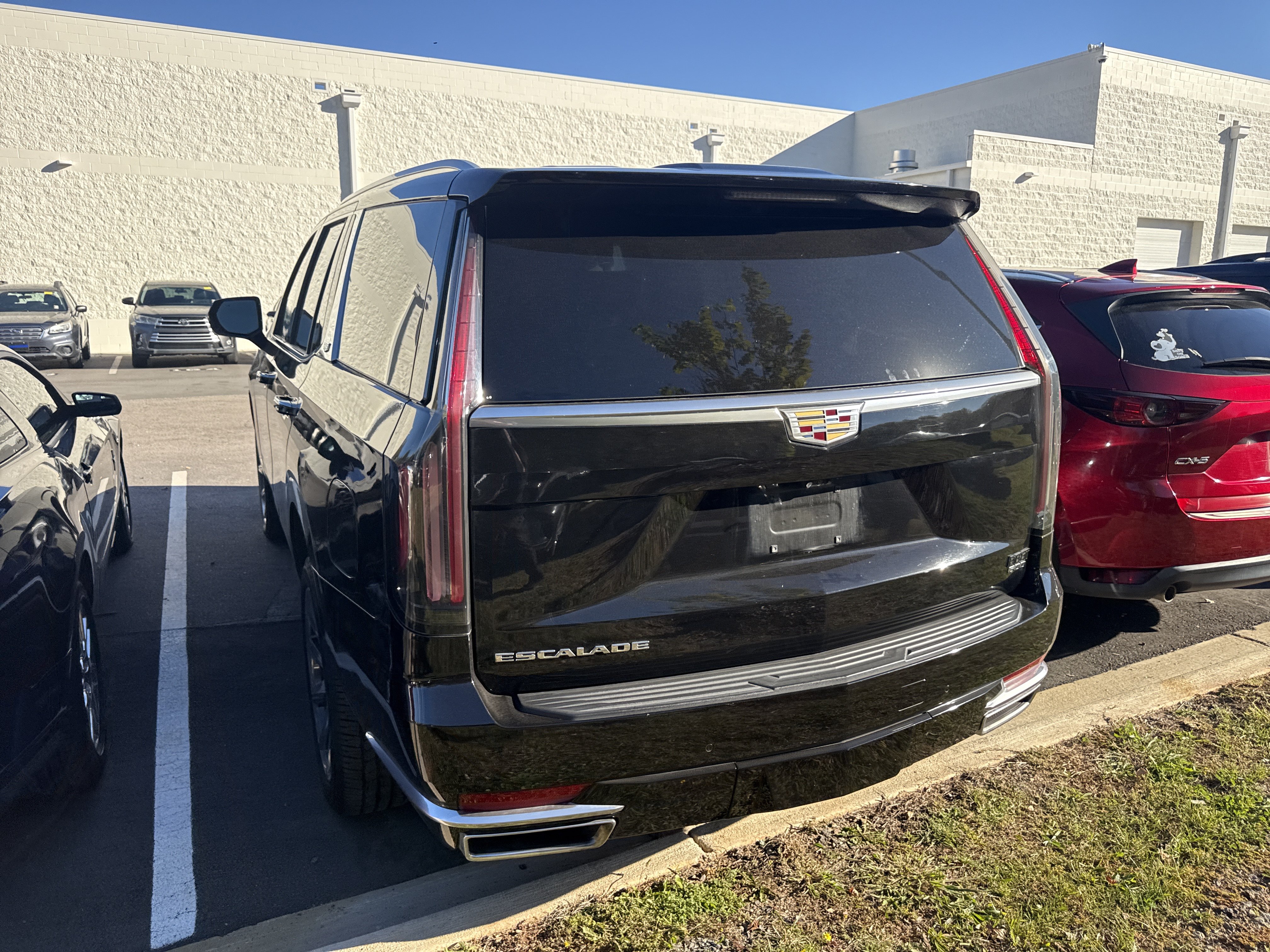 Used 2021 Cadillac Escalade Premium Luxury Platinum w/ Heavy-Duty Trailer Package AWD/4WD image 9