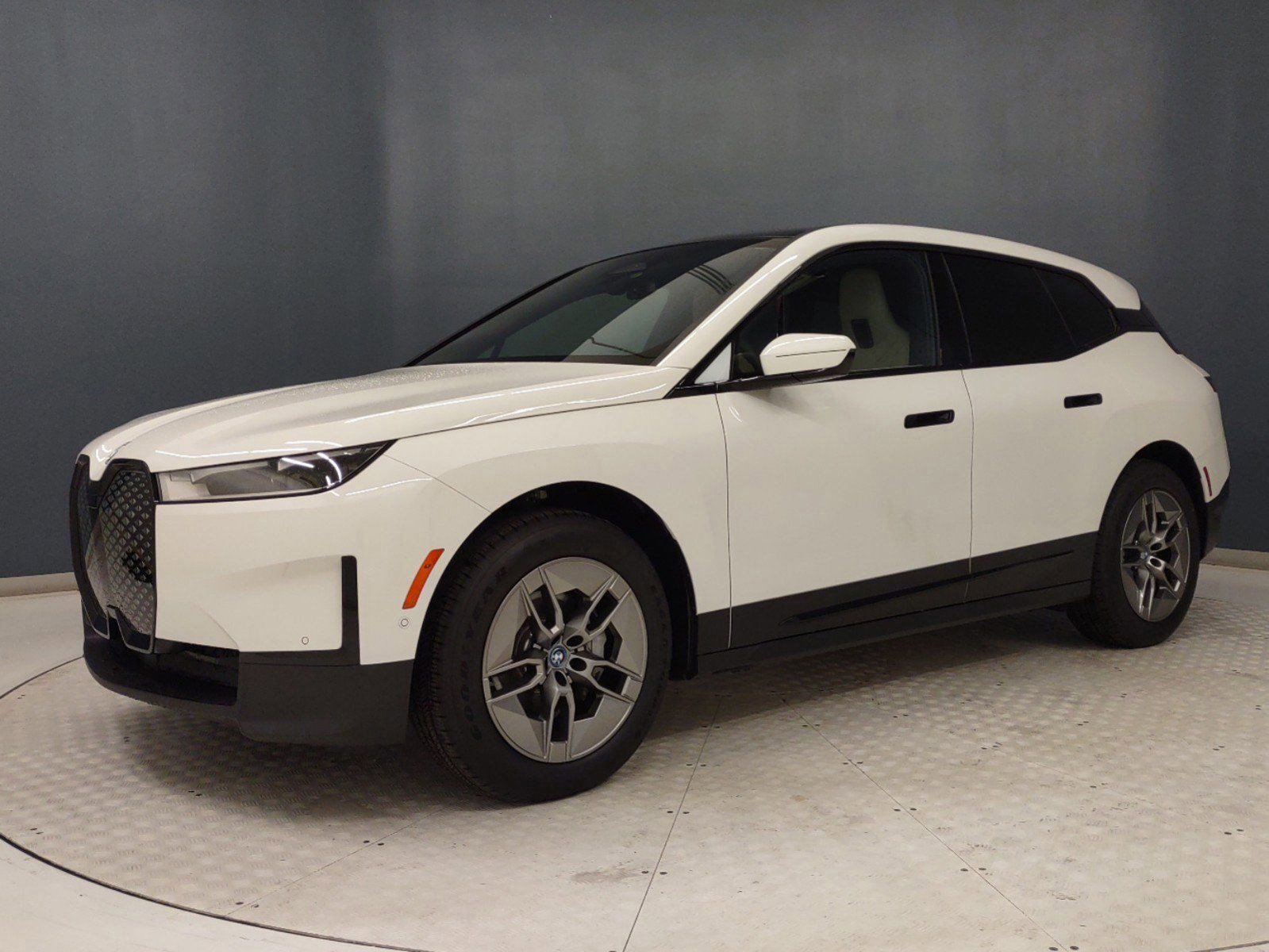 Used 2023 BMW iX xDrive50 image 18
