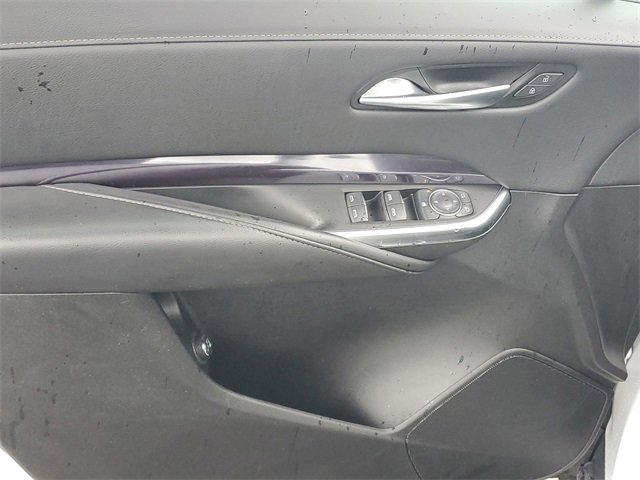 Certified 2022 Cadillac XT4 Luxury w/ Cold Weather Package image 10