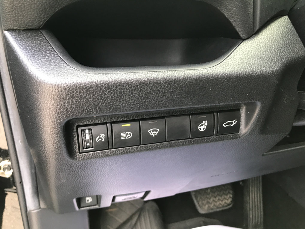 Used 2021 Toyota RAV4 SE w/ Weather & Moonroof Package AWD/4WD image 17