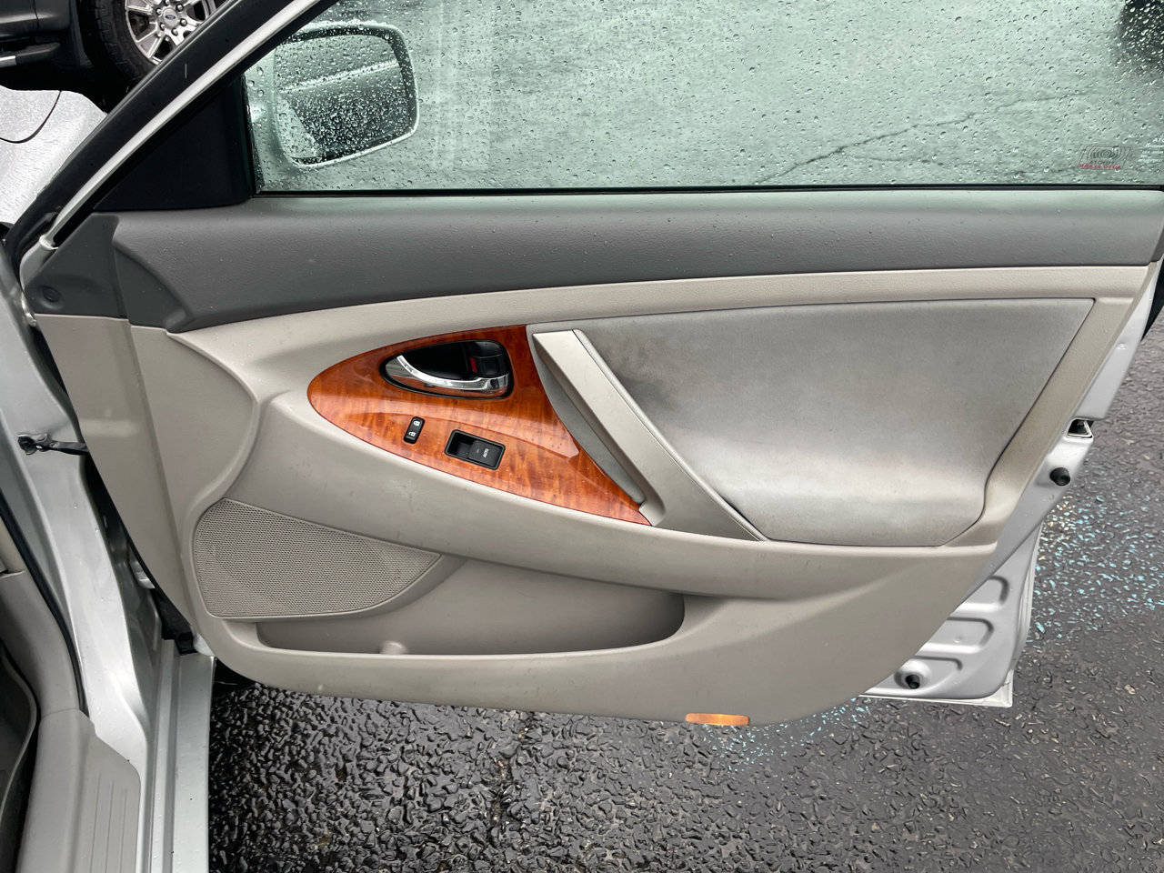 Used 2010 Toyota Camry XLE image 28