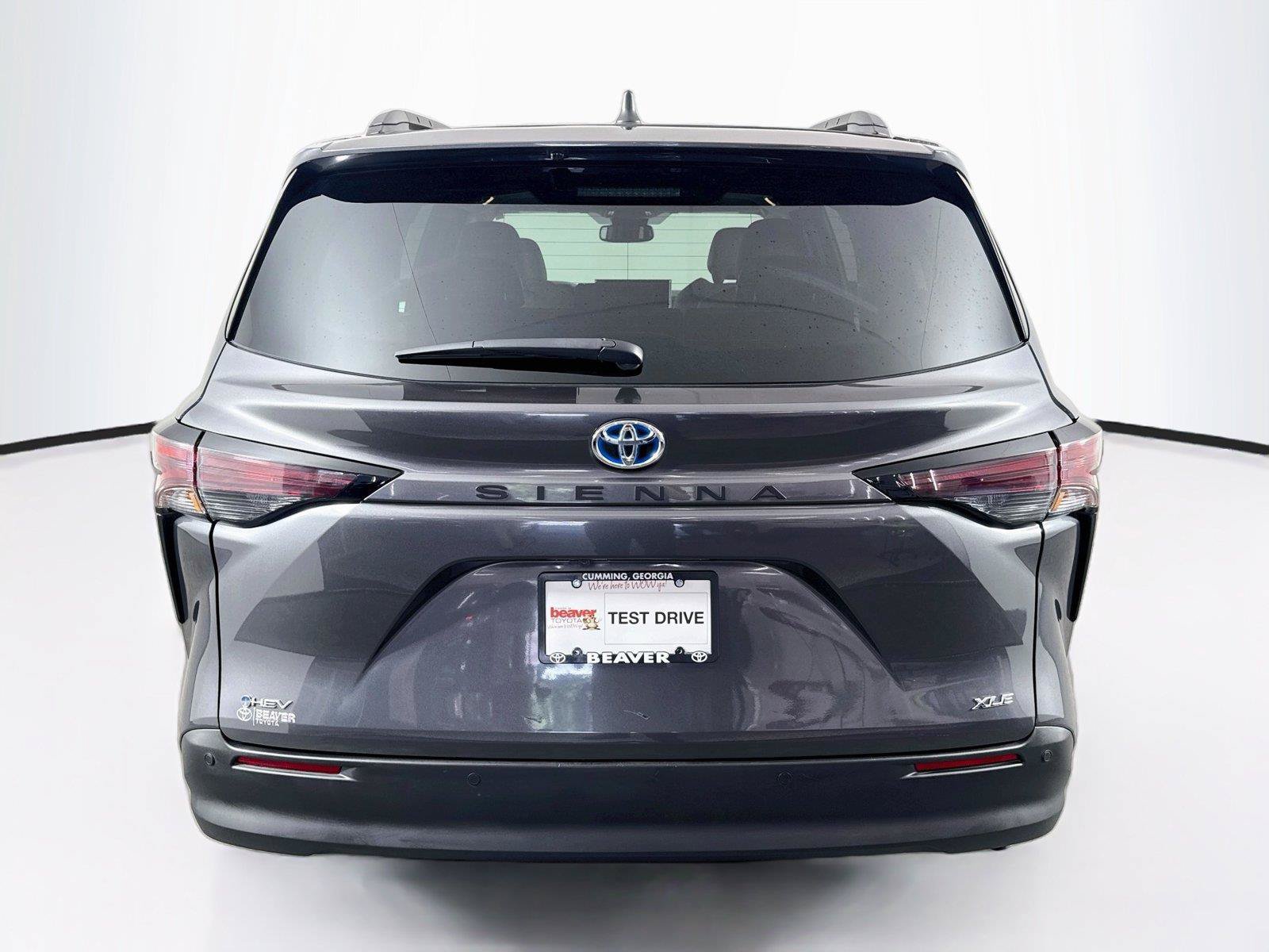 Certified 2025 Toyota Sienna XLE FWD image 12
