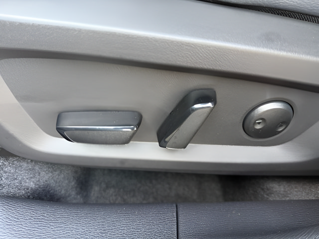 New 2026 Mitsubishi Outlander SEL FWD image 11