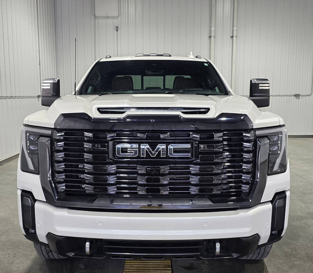 Used 2024 GMC Sierra 2500 Denali Ultimate AWD/4WD image 3