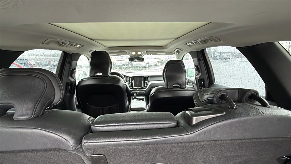 Certified 2025 Volvo XC60 B5 Plus image 29