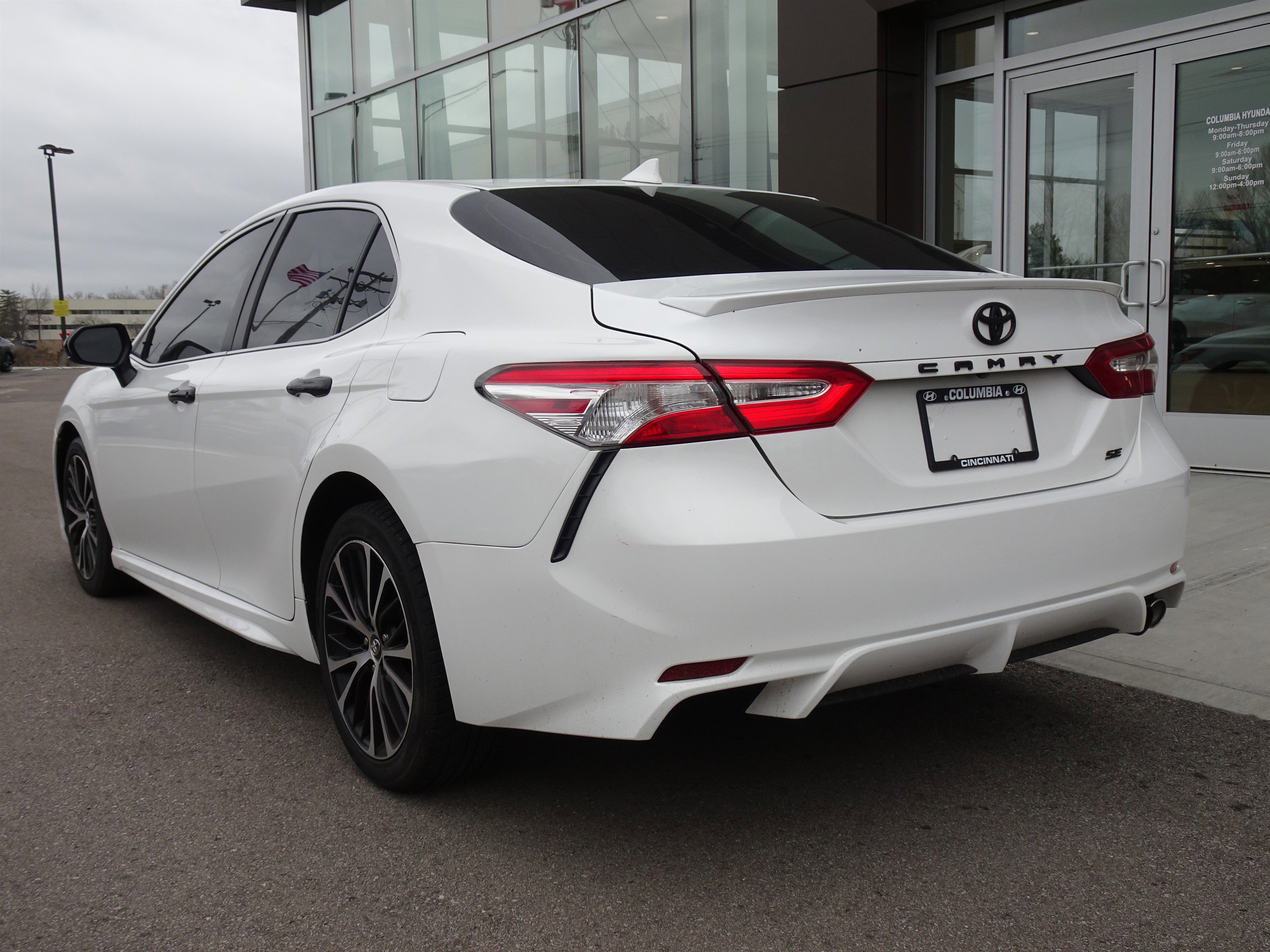 Used 2020 Toyota Camry SE image 3