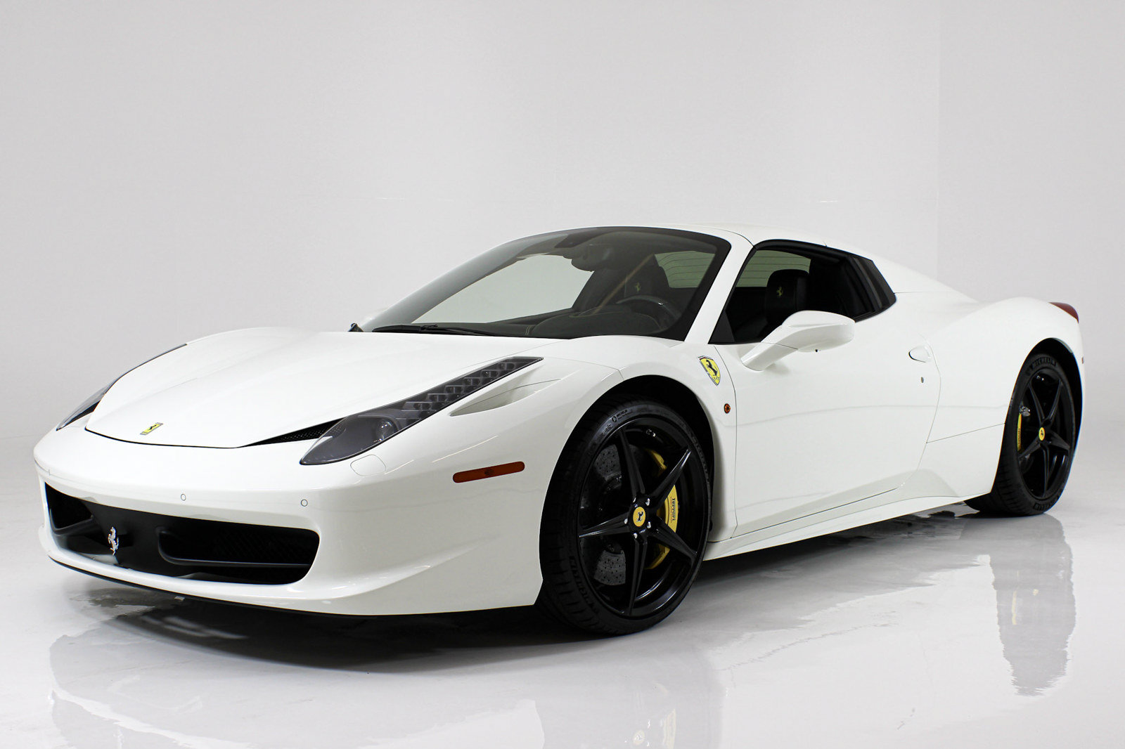Used 2015 Ferrari 458 Spider RWD image 3