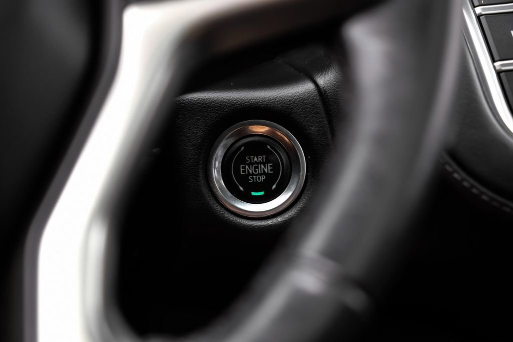 Used 2021 Chevrolet Suburban LT image 18