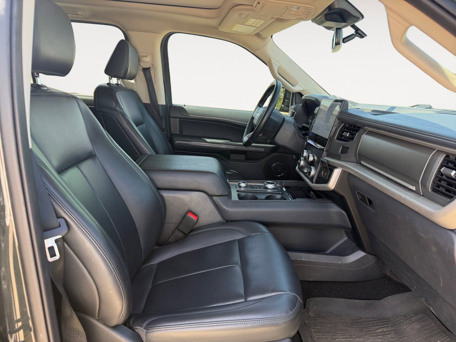 Used 2023 Ford Expedition XLT image 15