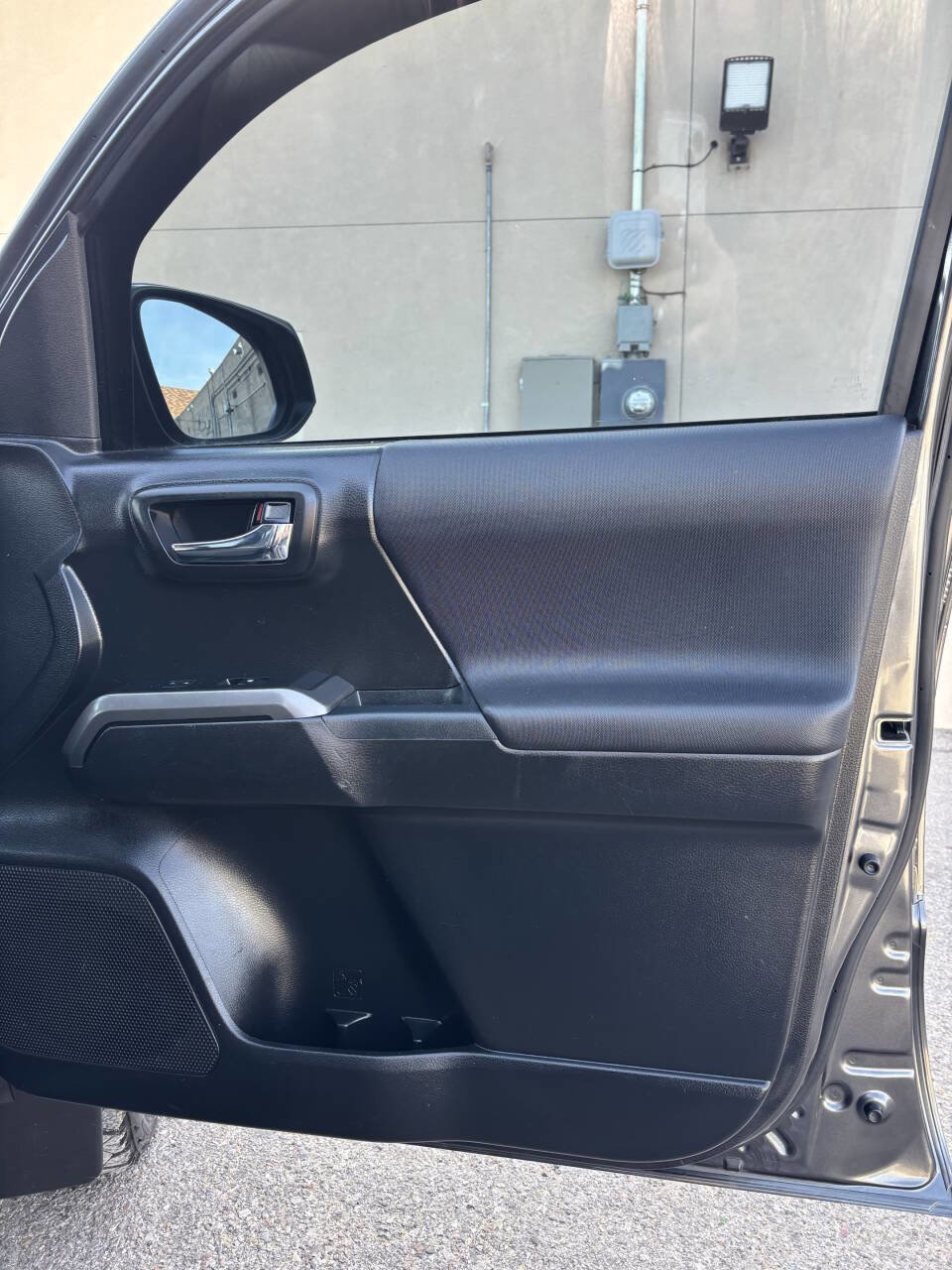 Used 2017 Toyota Tacoma TRD Off-Road w/ Tow Package image 13