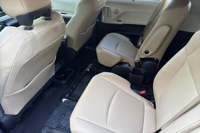 Certified 2023 Toyota Sienna XLE FWD image 4